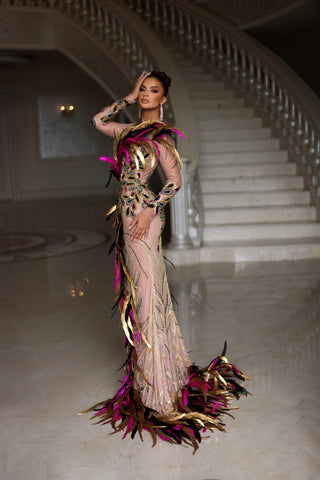Luxurious long dress adorned with feathers 