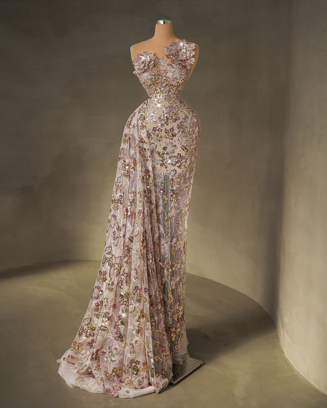 Light pink and gold sleeveless dress with 3D floral neckline