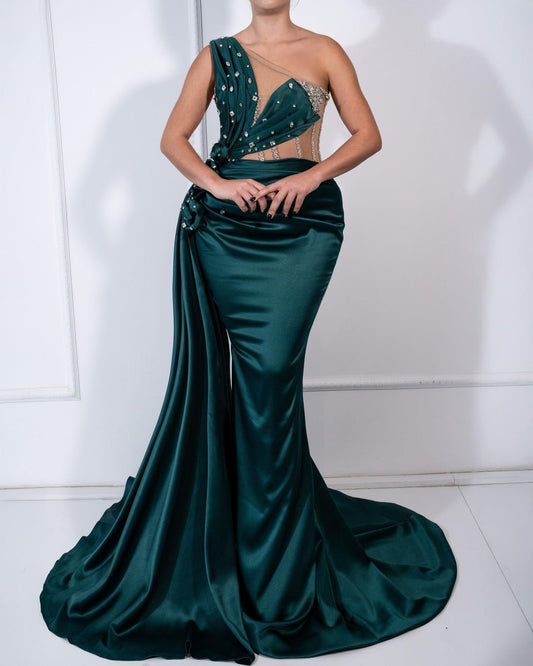 Elegant one-shoulder emerald dress with a flattering, figure-hugging silhouette.