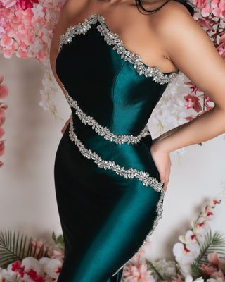 Close-Up Detail of Sleeveless Green Dress Bodice