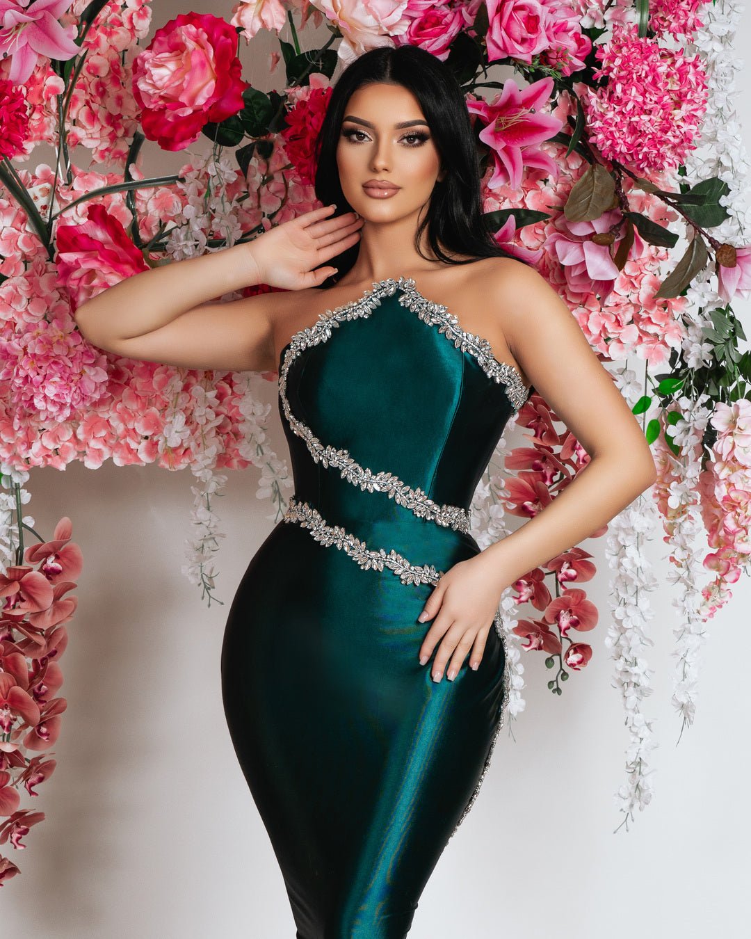 Elegant Strapless Green Dress with Shiny Stone Embellishments