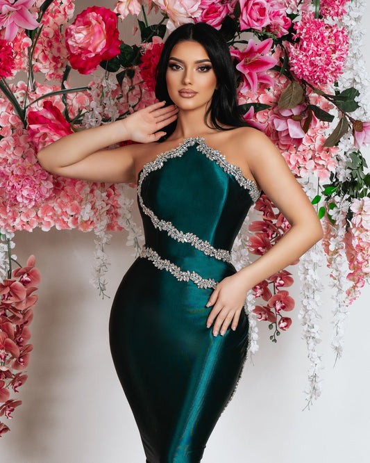 Elegant Strapless Green Dress with Shiny Stone Embellishments