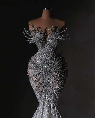 Sleeveless Bridal Dress - Elegant Wedding Gown with Timeless Charm