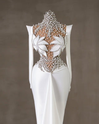 Elegant Bridal Dress in White Satin with Pearls and Crystals – Wedding Gown for Timeless Romance