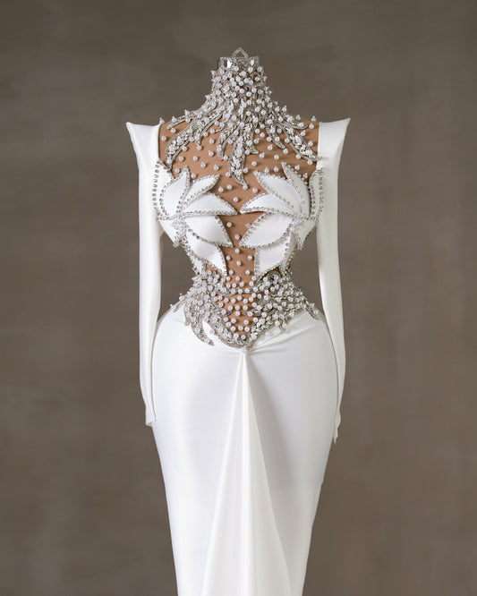 Elegant Bridal Dress in White Satin with Pearls and Crystals – Wedding Gown for Timeless Romance