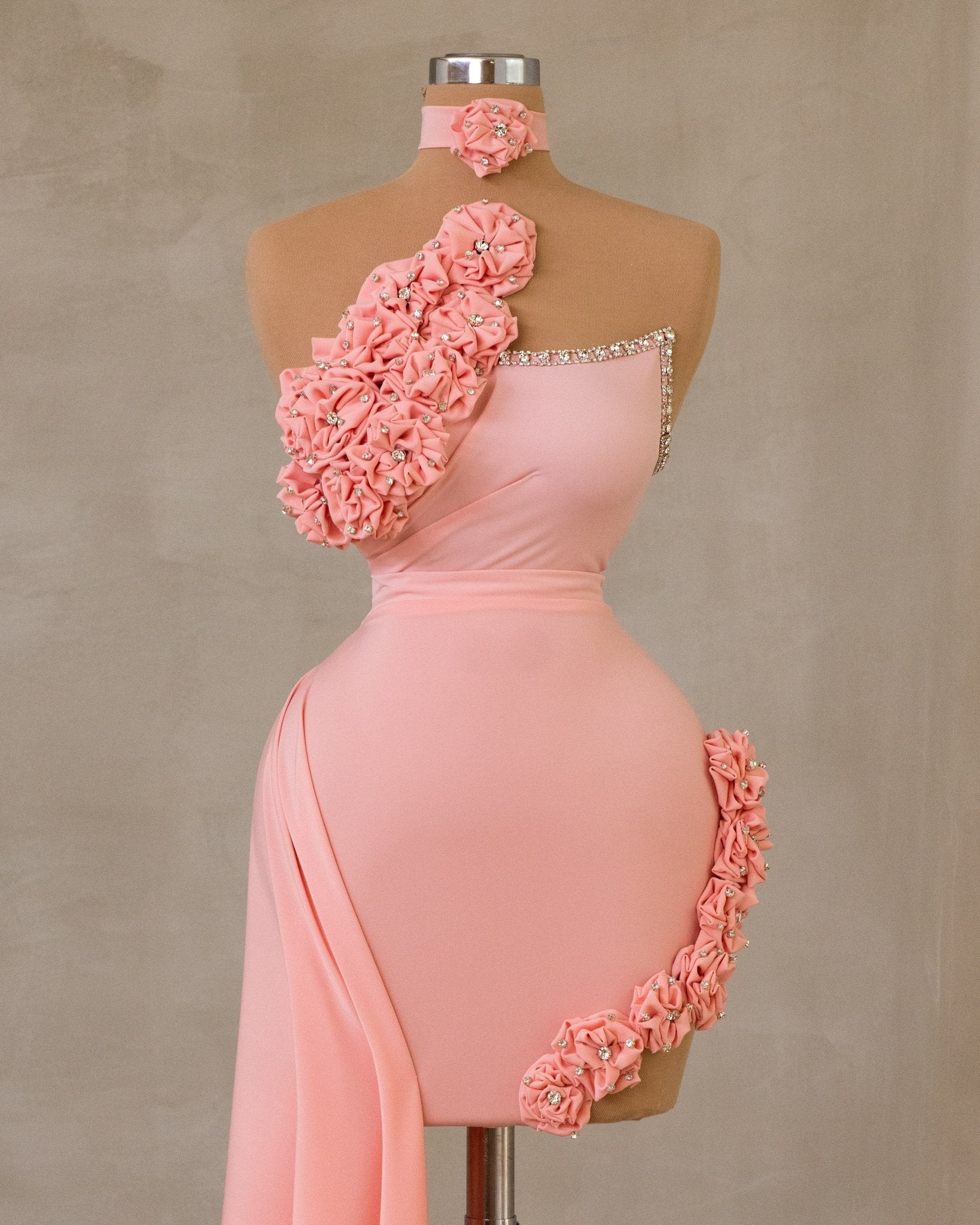 Chic Sleeveless Pink Dress with Side Cape