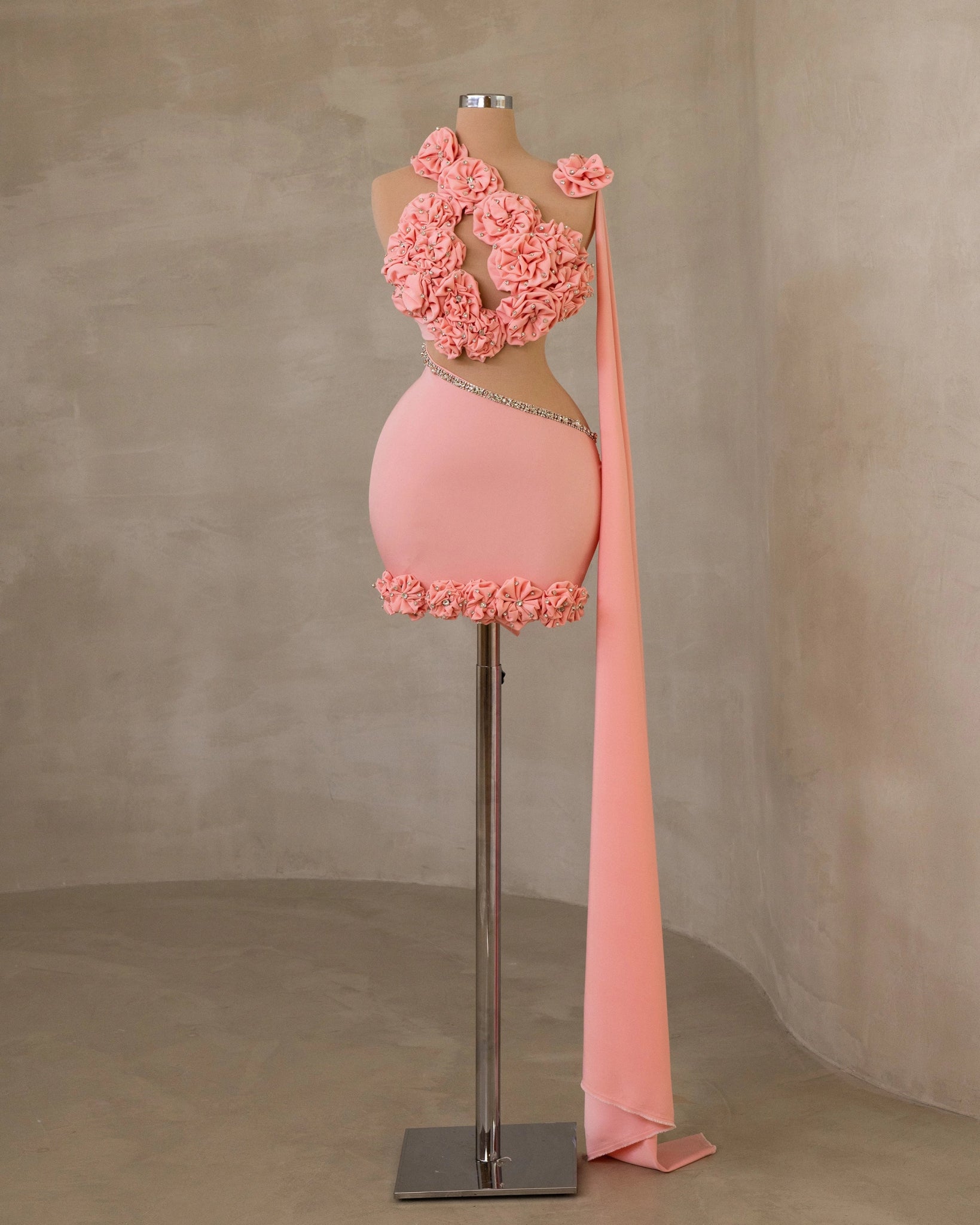 Elegant Light Pink Short Dress with Stylish Cut-Outs