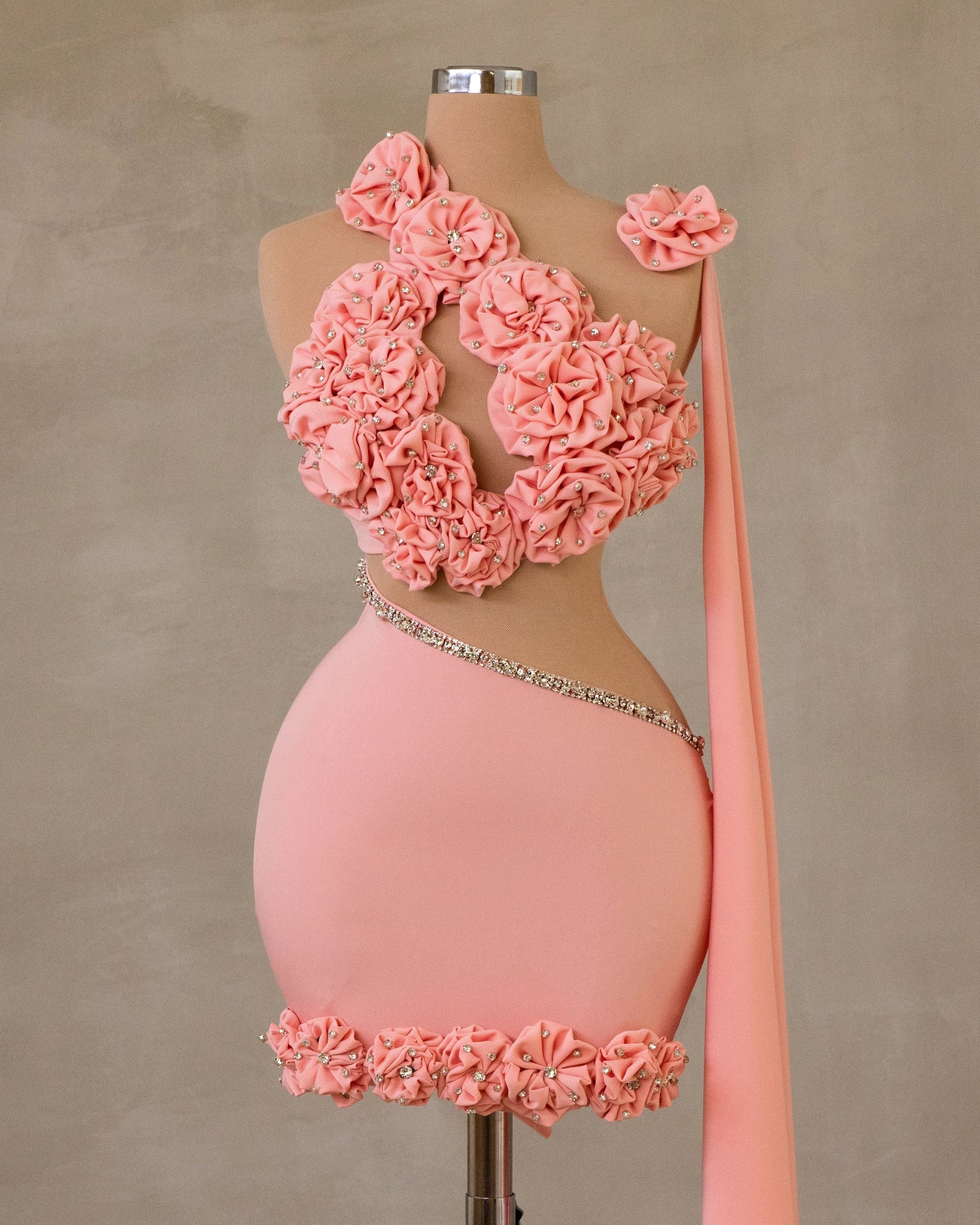 Chic Sleeveless Pink Dress with Cut-Out Details