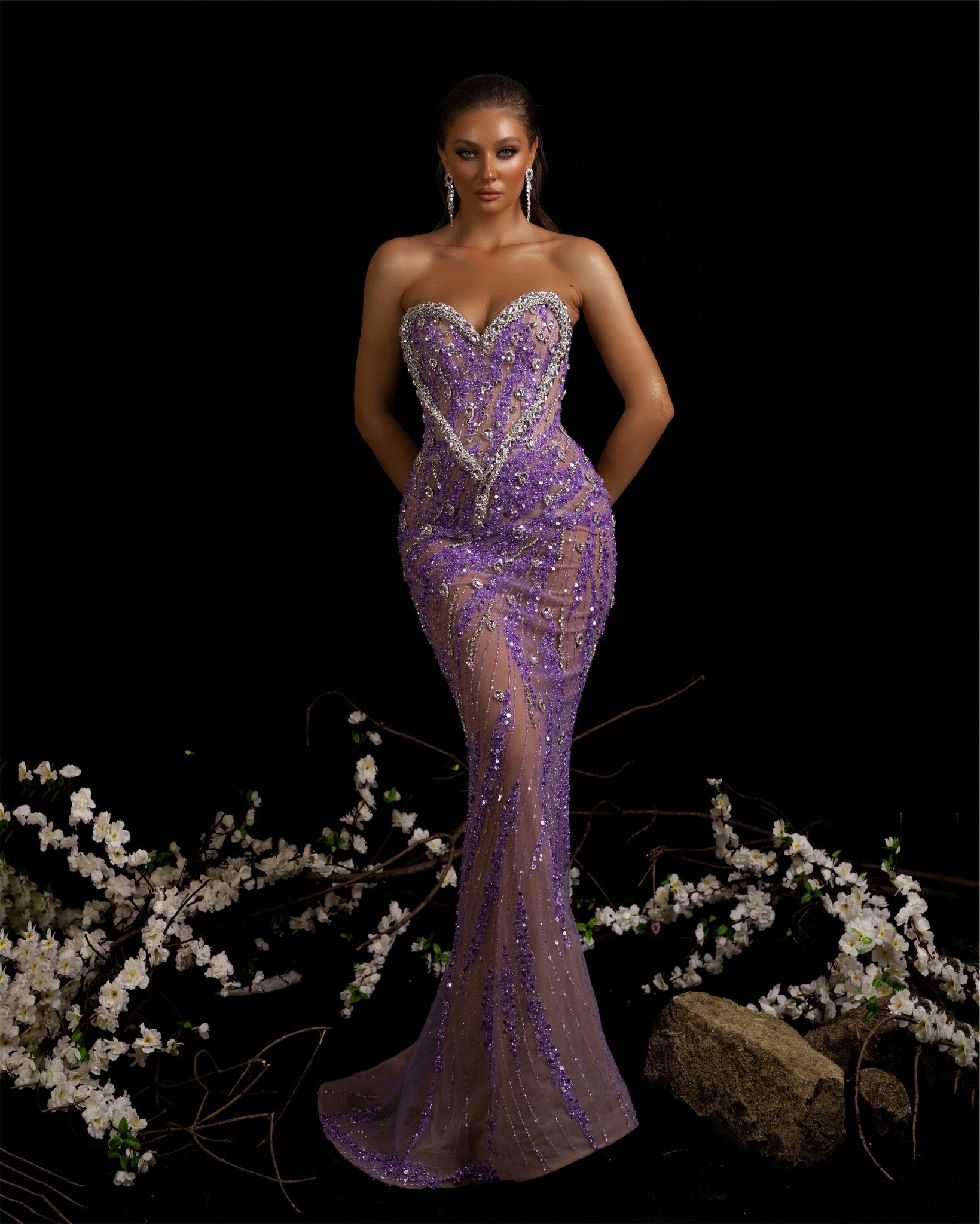 Sleeveless purple dress with a modern and comfortable design.