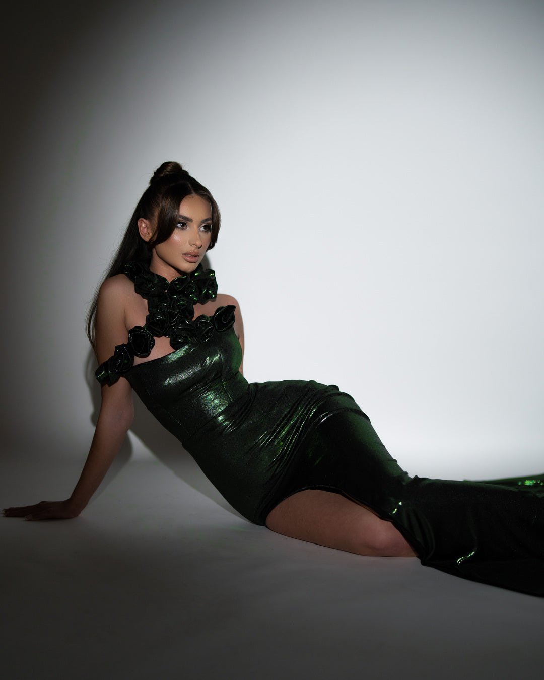 Elegant Long Green Dress with Shimmering Fabric