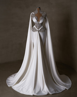 Timeless bridal ensemble with pearls and a high-neck design