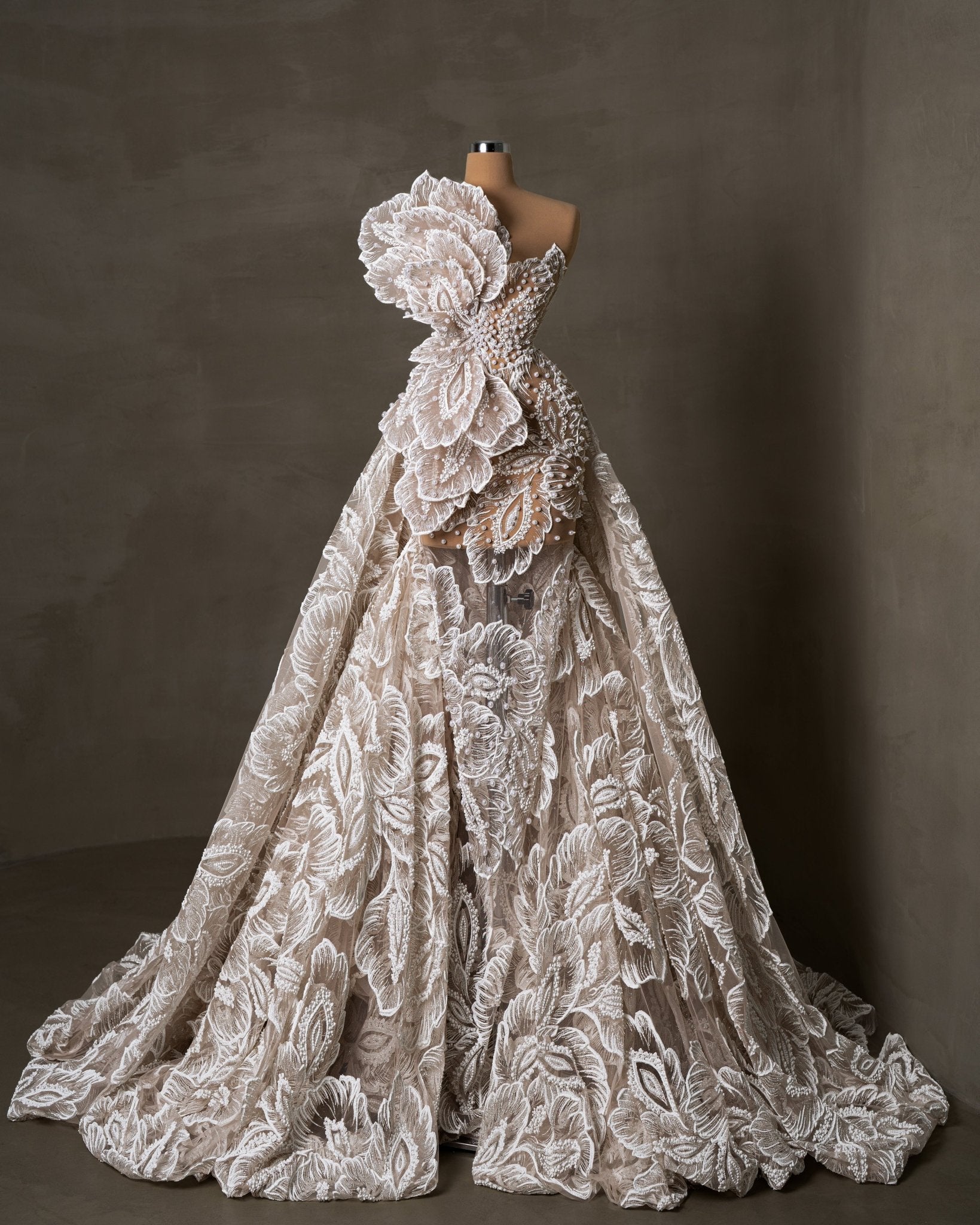 Bridal Gown - Sleeveless Design with Exquisite Pearl Embellishments