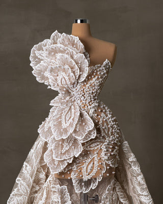 Elegant Sleeveless Bridal Dress - Timeless Luxury and Pearls