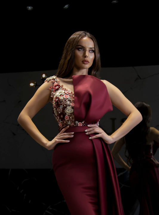 Iara Flowery Lace Dress with Side Tail