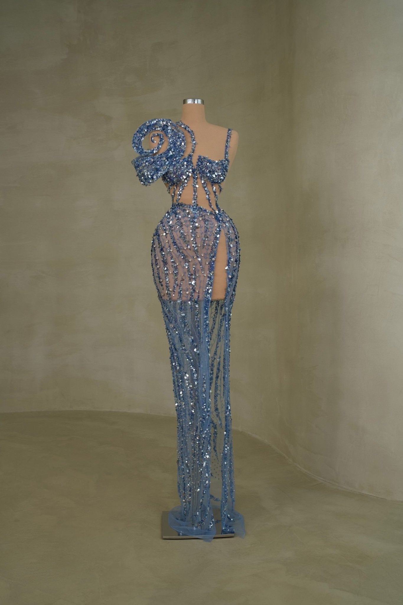 Elegant blue dress with a daring leg slit