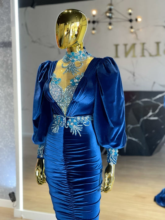 Robe Iona en velours à manches bouffantes avec pierres accrocheuses