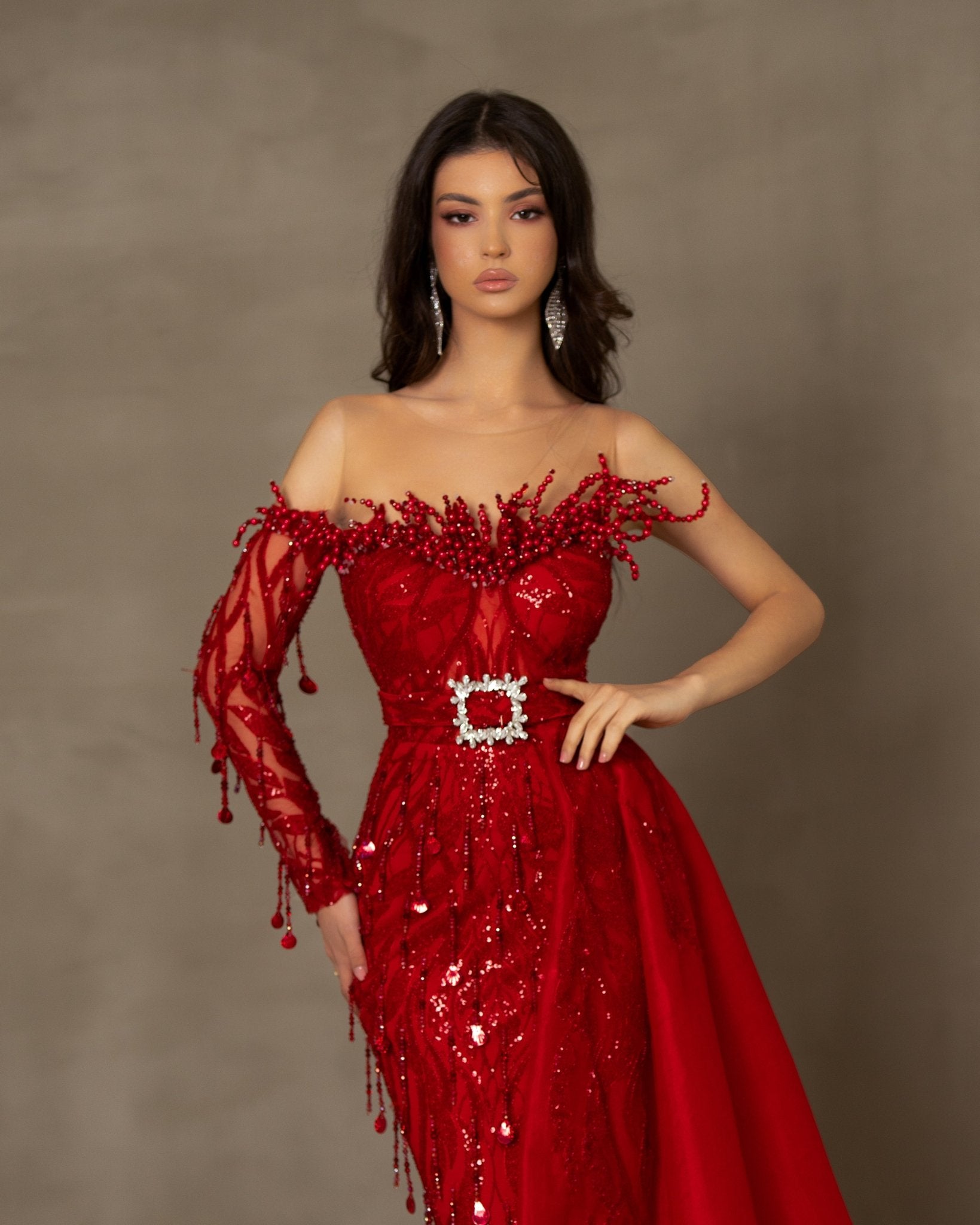 One-shoulder lace dress with a detachable layered tulle side tail