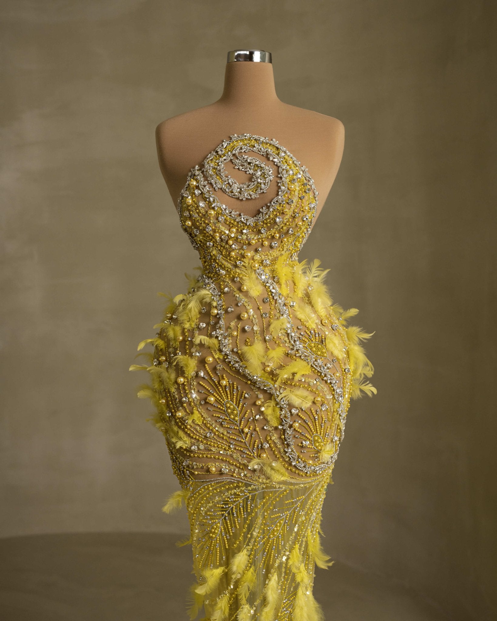 Sleeveless dress featuring exquisite feather embellishments and stoned detailing