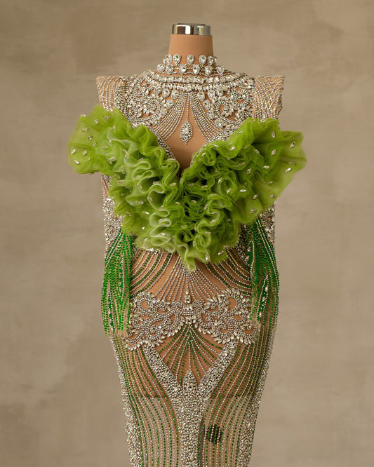 Elegant Dress with Layered Tulle Design and Sparkling Stone Embellishments