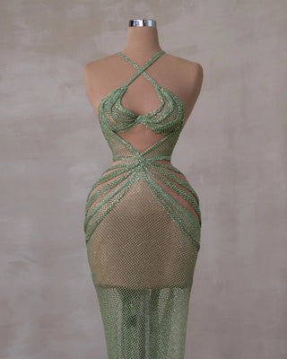 Elegant Sleeveless Dress Featuring Unique Twist Neckline