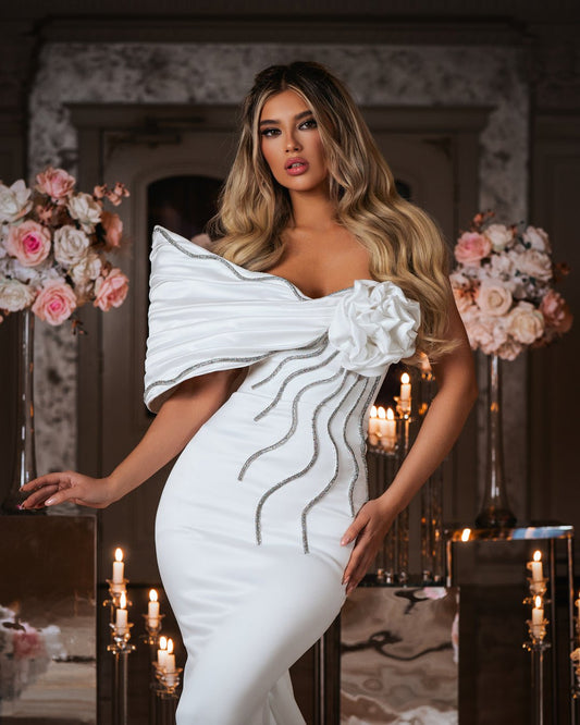 Elegant Strapless Wedding Gown