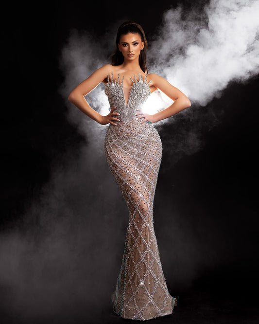 Elegant Silver Dress with Sleeveless Design