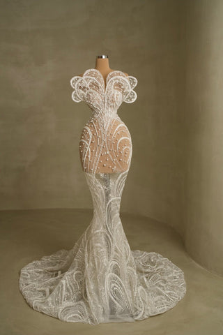 Elegant Sleeveless Wedding Dress: Majestic Design Elements