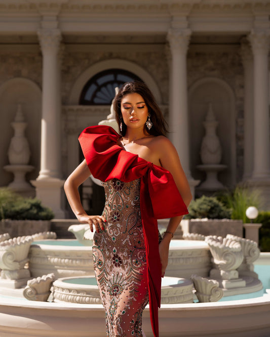 Elegant Strapless Dress Adorned with Sparkling Stones