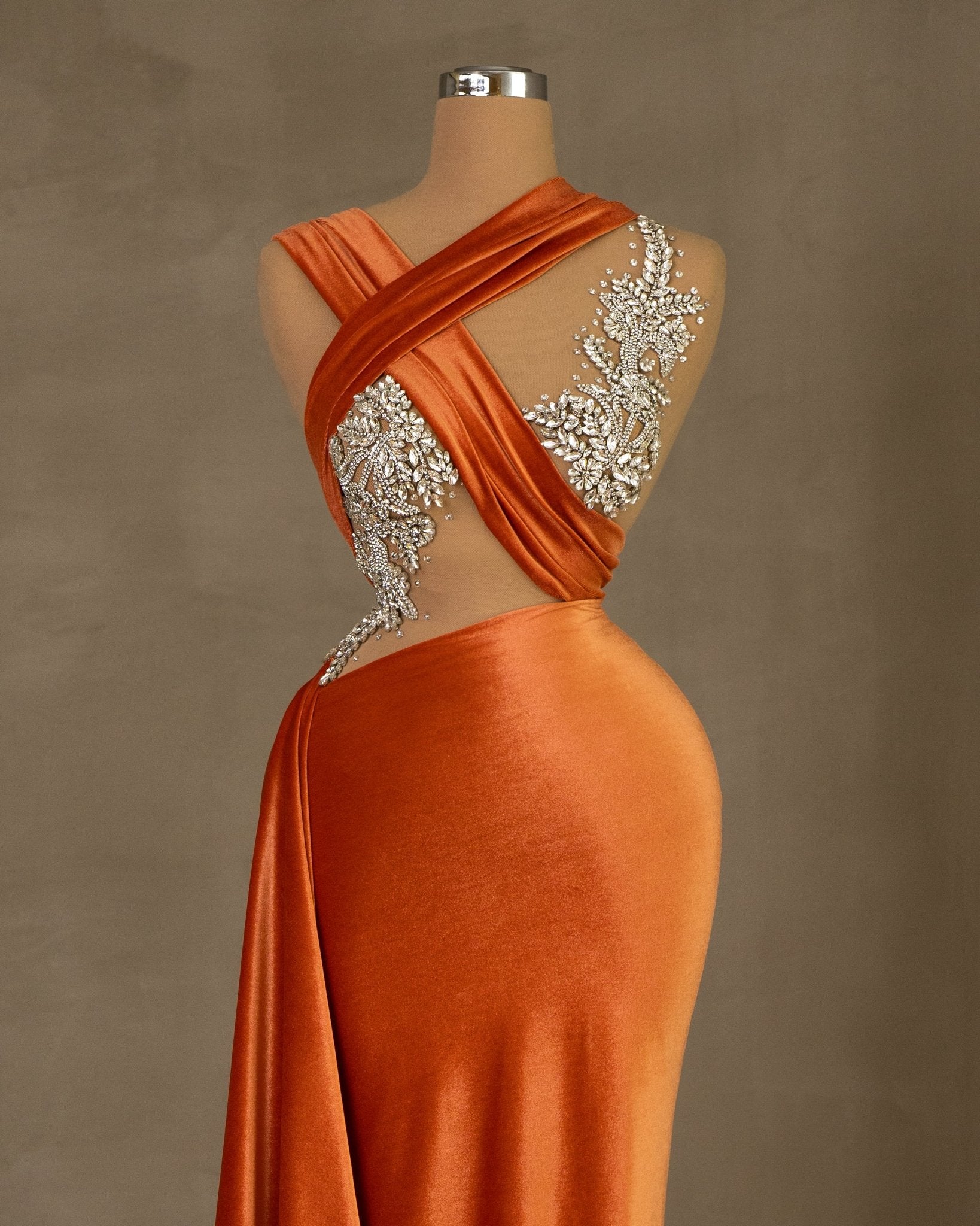 Elegant Velvet Dress in Classic Style