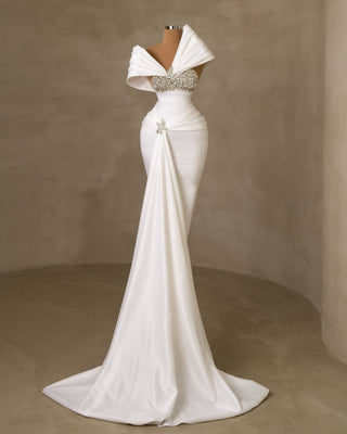 Chic Bridal Dress: Asymmetrical Neckline and Shimmering Stones