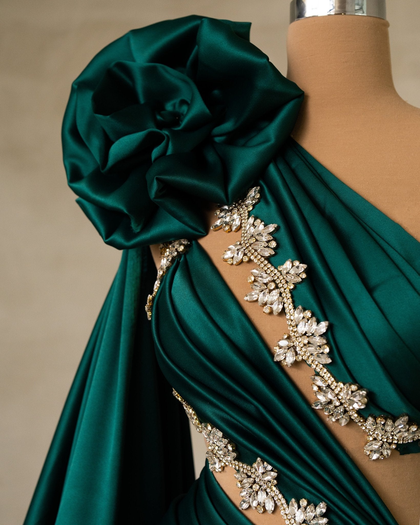Chic Green Satin Evening Dress - Flower Detail