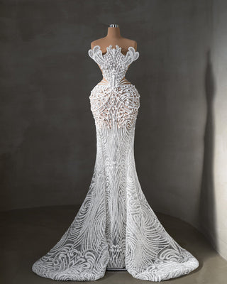 Elegant Sleeveless Bridal Dress in Luxurious Lace
